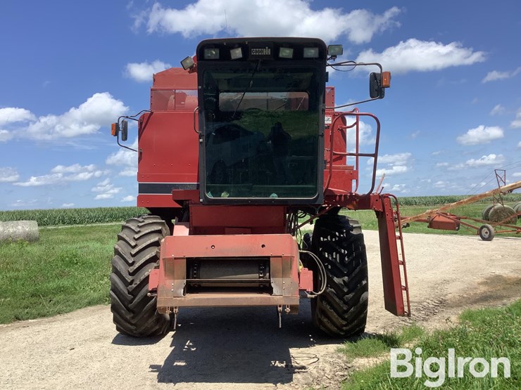 1990-case-ih-1660-image-2