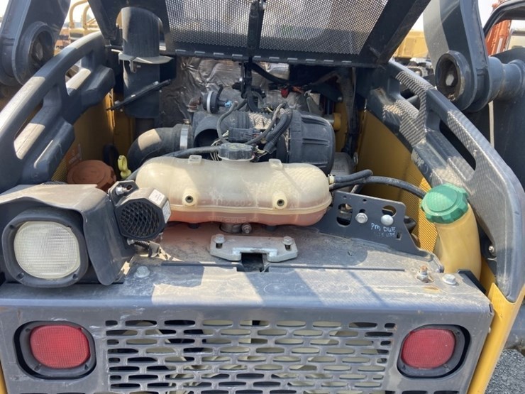 deere-320e-image-31