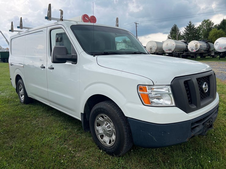 2015-nissan-nv2500-image-3