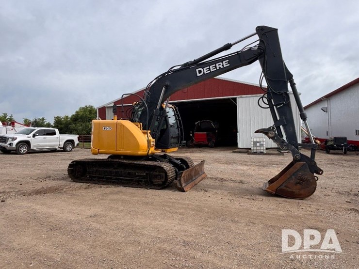 2012-deere-135d-image-7