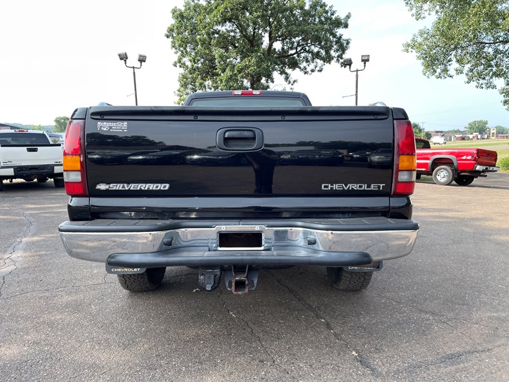2002-chevrolet-silverado-1500-z71-image-4
