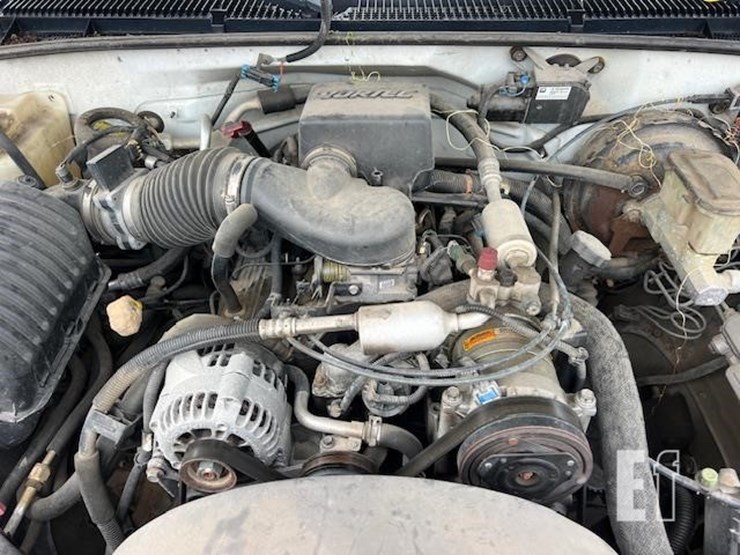 1999-chevrolet-suburban-image-17