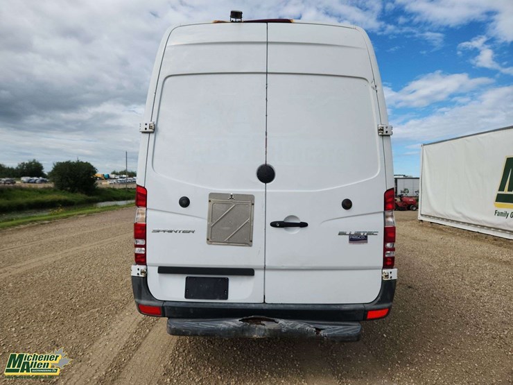 2016-mercedes-benz-sprinter-2500-image-21