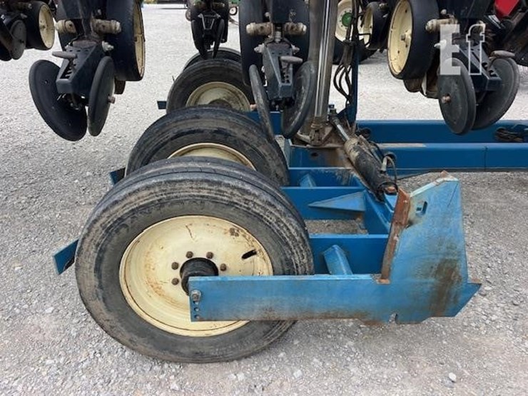 kinze-2600-image-24