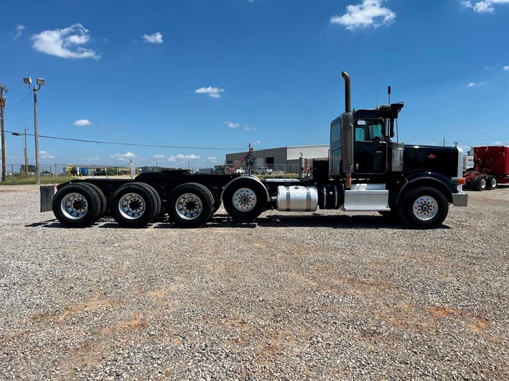 2011-peterbilt-367-image-3