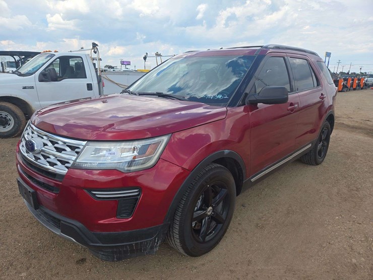 2019-ford-explorer-xlt-image-1