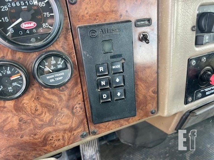 2003-peterbilt-330-image-46