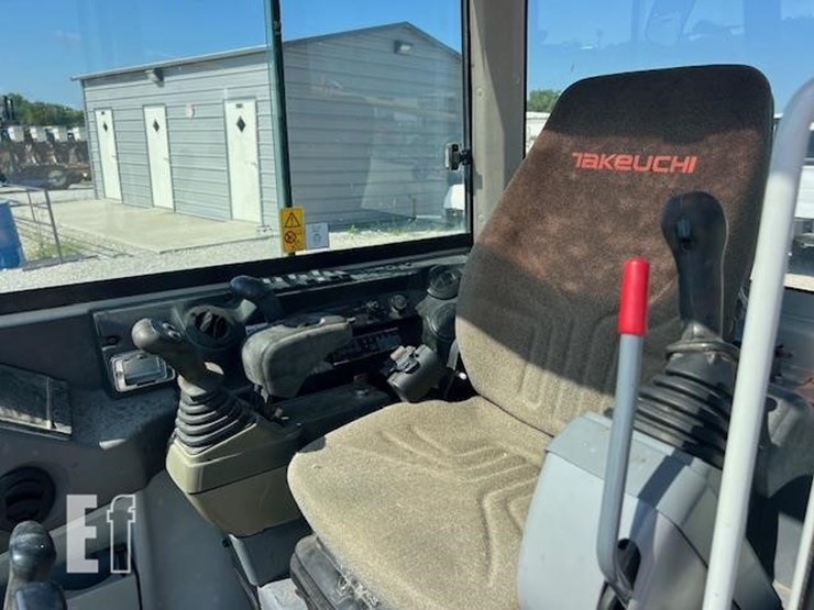 takeuchi-tb235-2-image-32