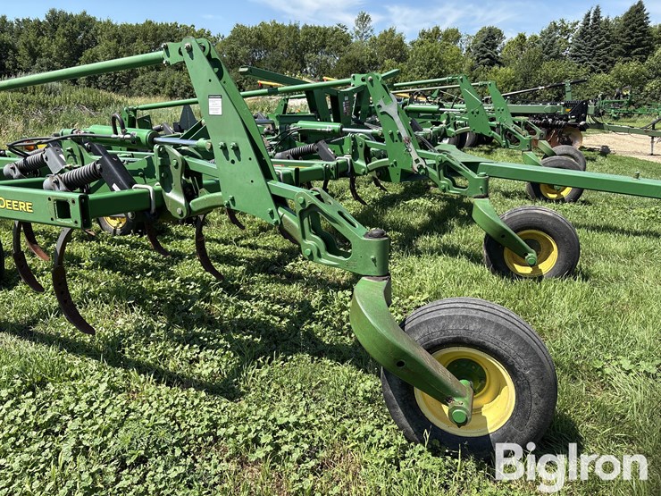2010-john-deere-2410-image-17