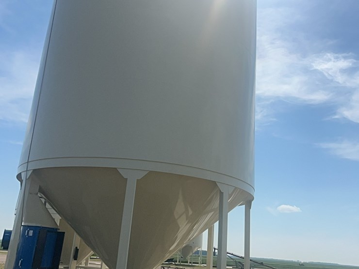 concept-7500-bushel-hopper-bin,-fully-equipped-with-agi-grainguard-10-hp-bin-fan-with-three-phase-electric-motor-image-10