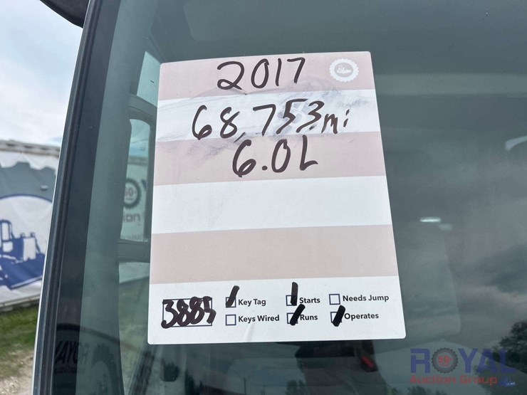 2017-isuzu-npr-image-27