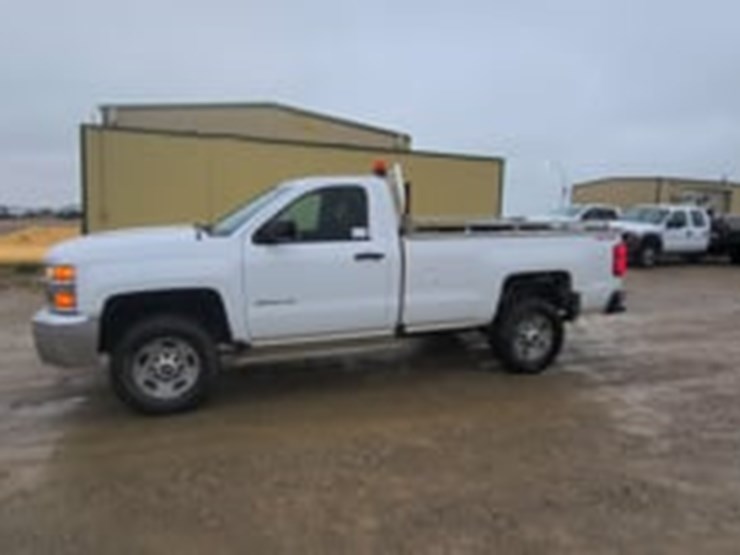 2017-chevrolet-silverado-2500hd-image-5