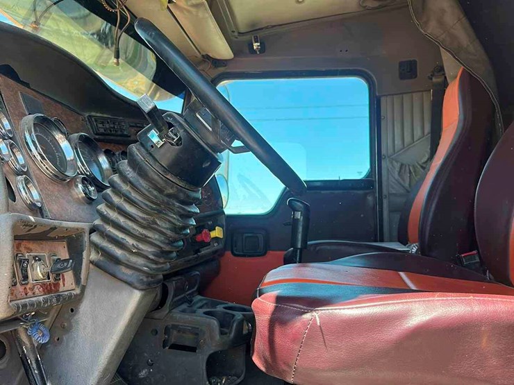 2002-kenworth-w900-image-10