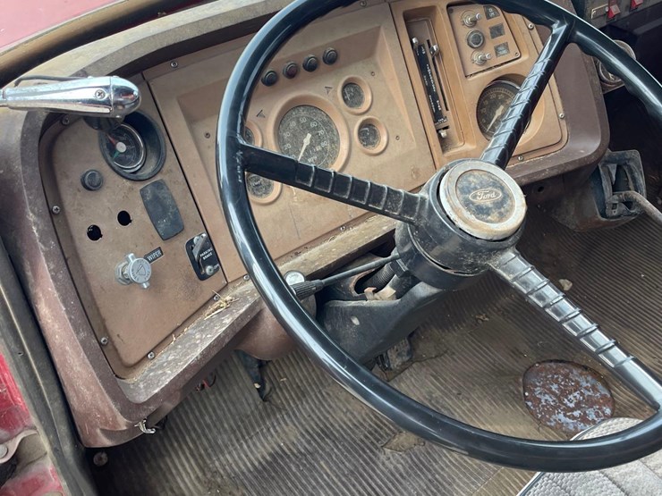 1982-ford-900-image-51