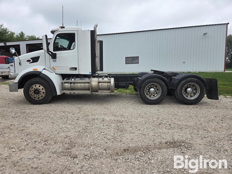 2016-peterbilt-567-image-8