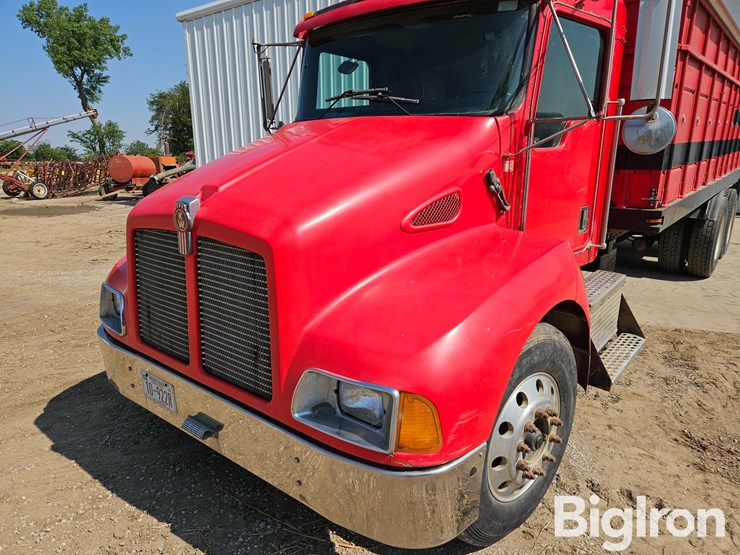 2001-kenworth-t300-image-11
