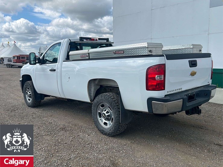 2013-chevrolet-silverado-2500hd-ls-image-3
