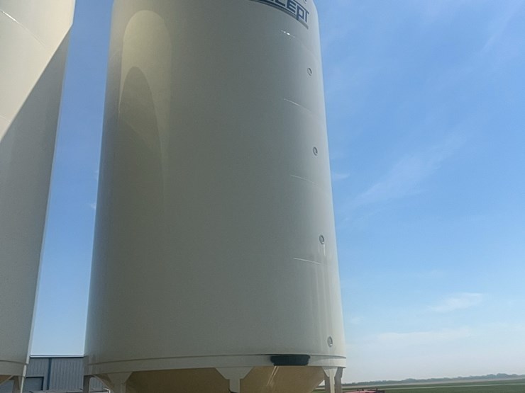 concept-5,000-bushel-hopper-bin,-fully-equipped-with-agi-grainguard-bin-fan-with-7.5-hp-three-phase-electric-motor-image-18