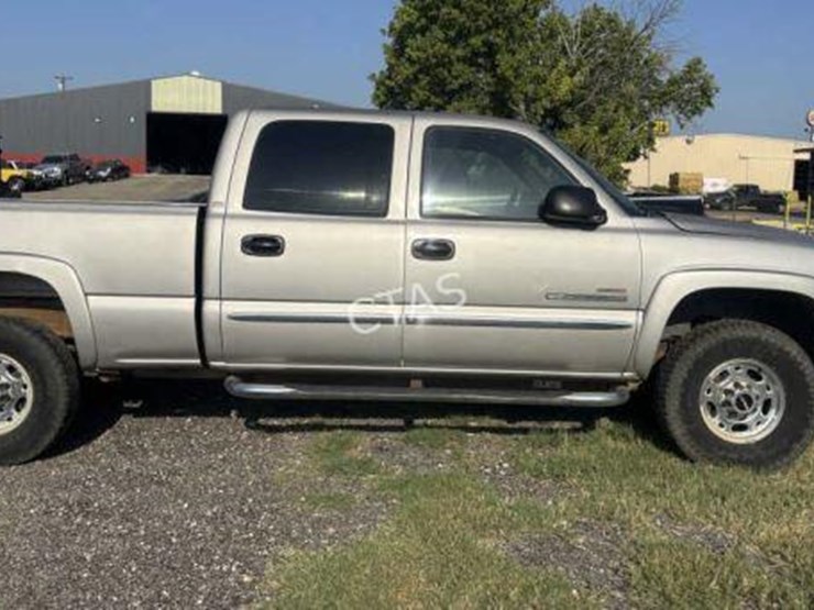 2004-gmc-sierra-2500-image-3
