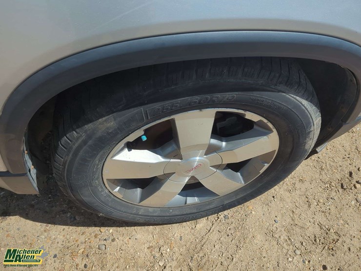 2011-gmc-acadia-image-24
