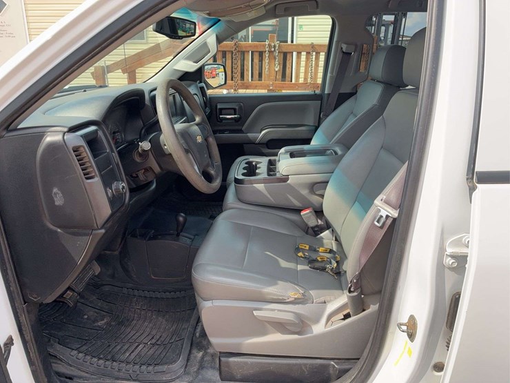 2017-chevrolet-silverado-1500-ls-image-9
