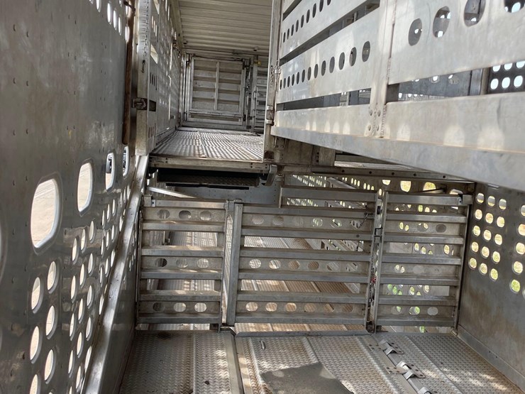 2021-eby-livestock-trailer-image-46