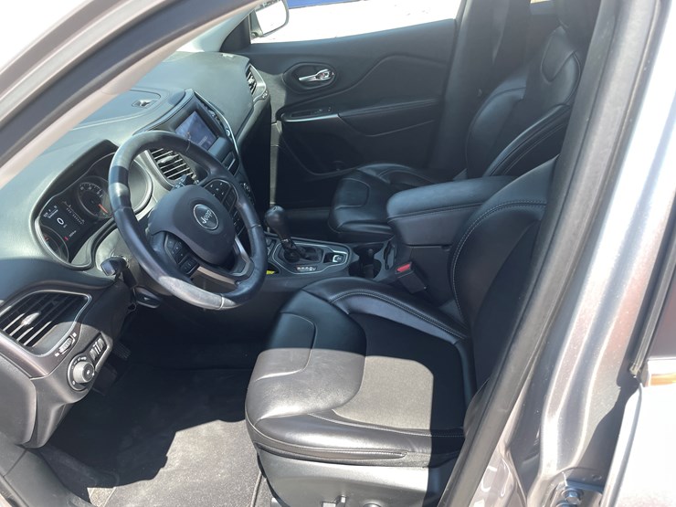 2019-jeep-cherokee-image-23