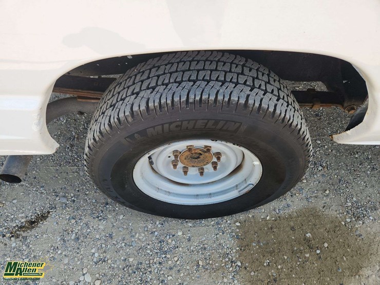 2014-ford-cargo-image-19