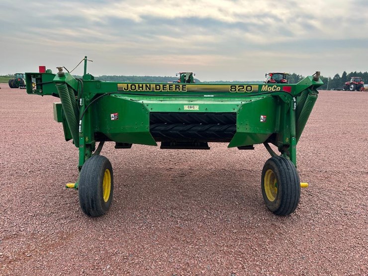 john-deere-820-image-5