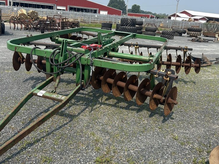john-deere-210-image-1