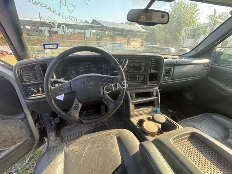 2004-gmc-sierra-2500-image-9