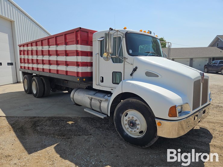 2004-kenworth-t300-image-3
