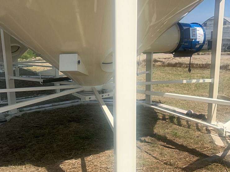 concept-5,000-bushel-hopper-bin,-fully-equipped-with-agi-grainguard-bin-fan-with-7.5-hp-three-phase-electric-motor-image-30