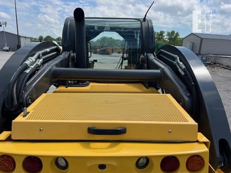 2020-new-holland-c332-image-19