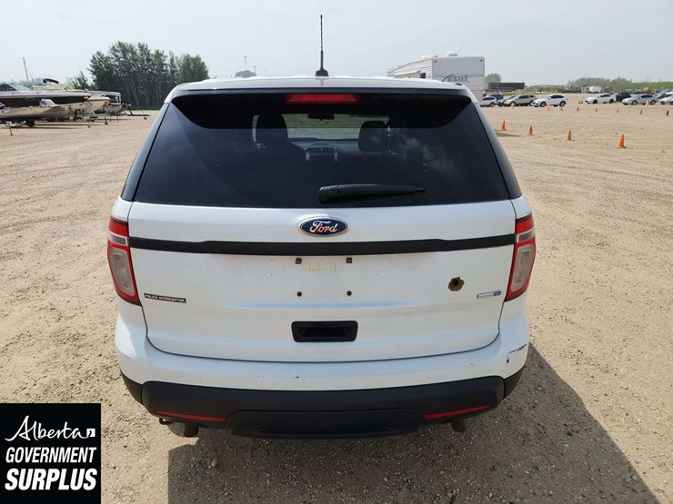 2015-ford-explorer-image-16