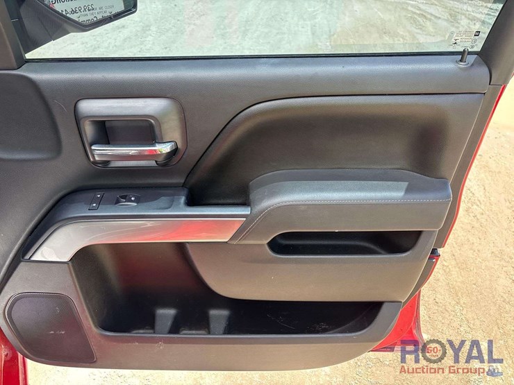 2015-chevrolet-silverado-image-25