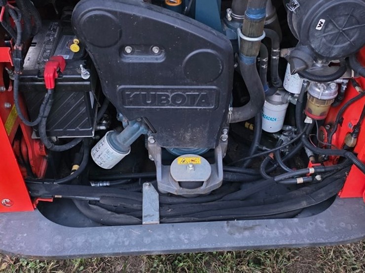 2016-kubota-ssv75-image-38