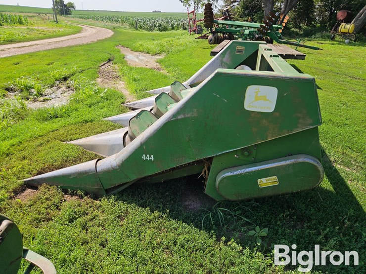 john-deere-444-image-8