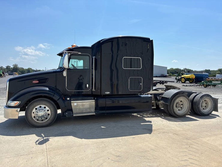 2011-peterbilt-386-image-10