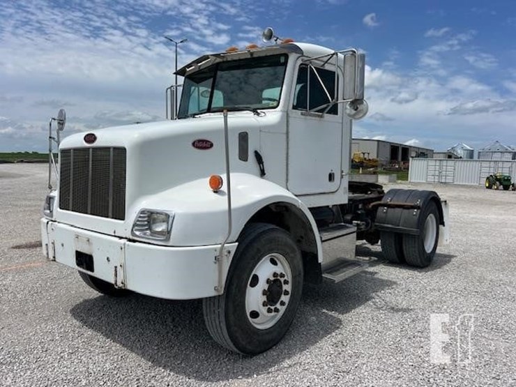 2003-peterbilt-330-image-11