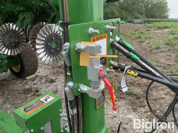 2021-john-deere-1745-image-11