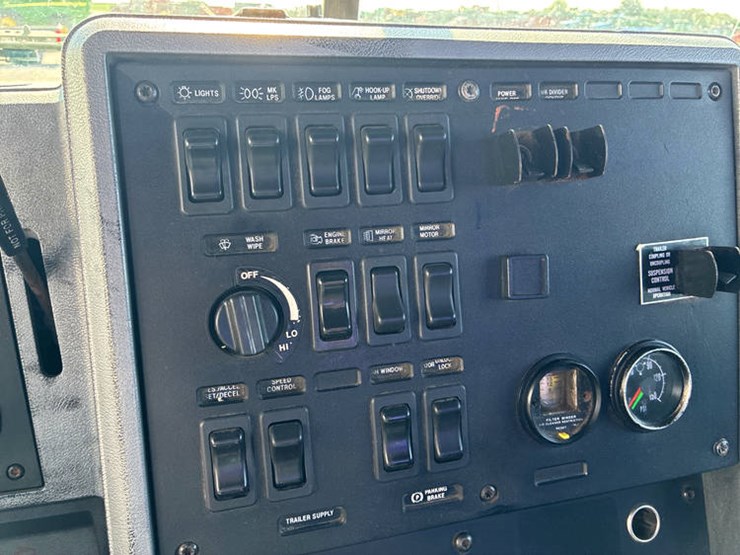 1996-mack-ch613-image-90