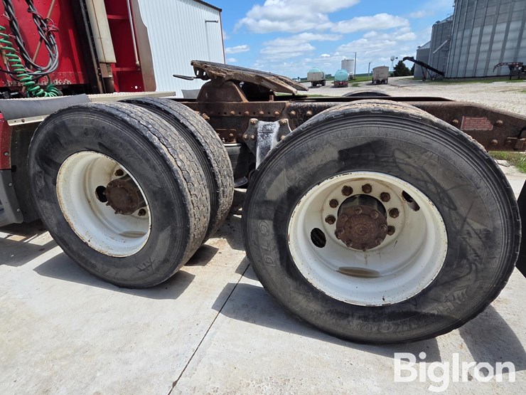 1996-freightliner-fld120-image-14