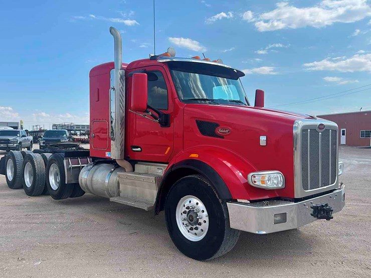 2015-peterbilt-567-image-3