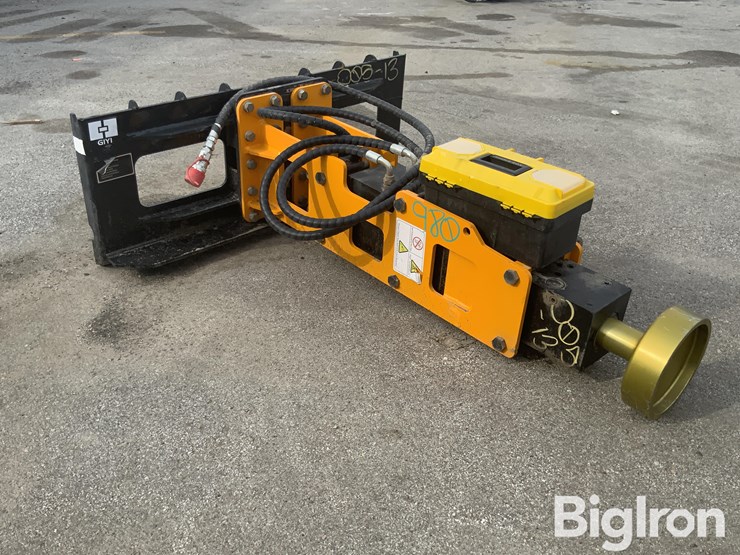 2025-post-pounder-giyi-680-skid-steer-post-driver-image-3