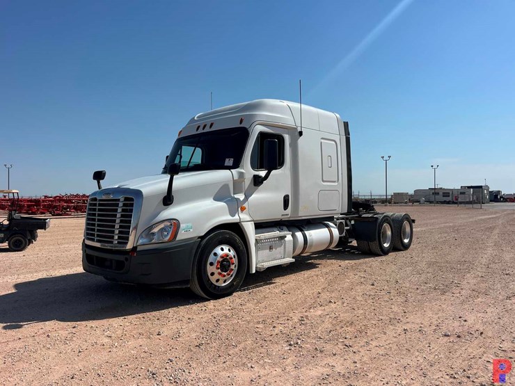 2012-freightliner-cascadia-125064st-t/a-60”-sleeper-truck-image-1