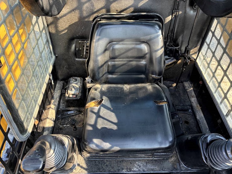 2019-caterpillar-246d-image-44