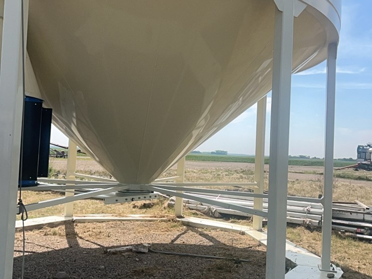 concept-7500-bushel-hopper-bin,-fully-equipped-with-agi-grainguard-10-hp-bin-fan-with-three-phase-electric-motor-image-45