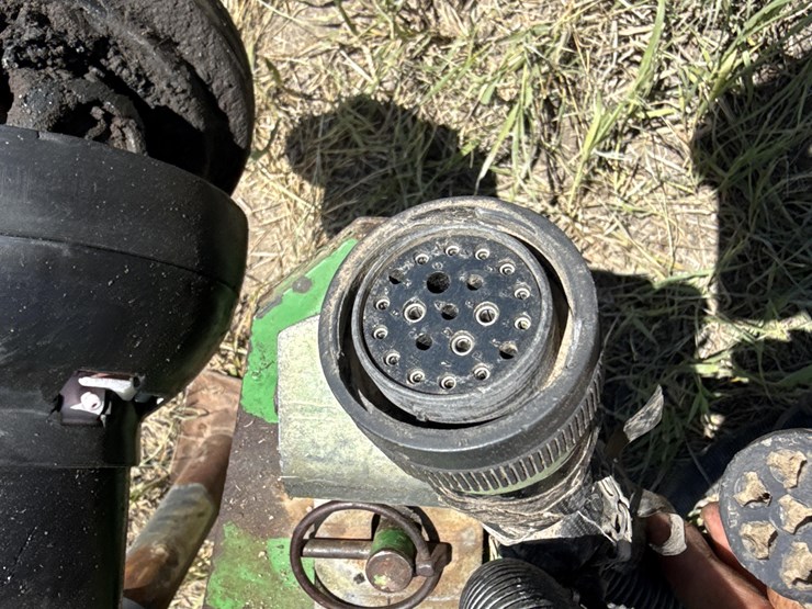 2005-john-deere-567-image-11