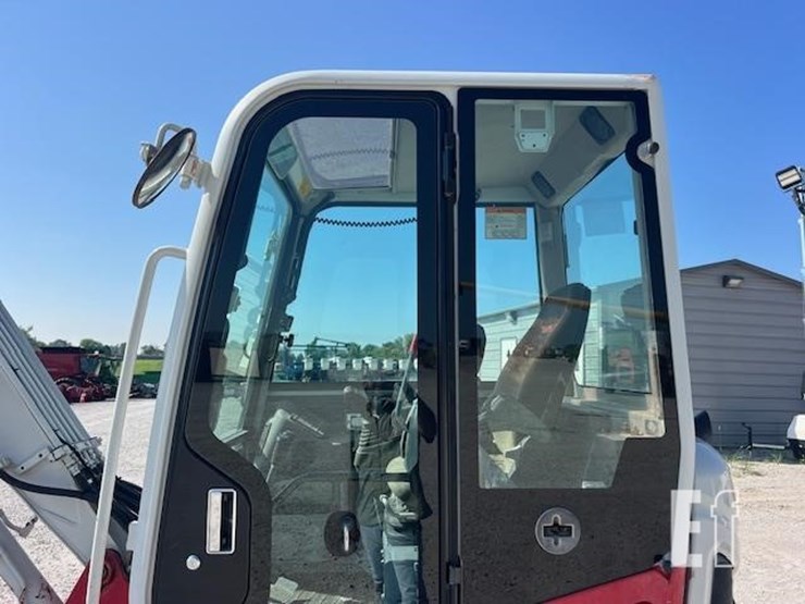 takeuchi-tb235-2-image-26